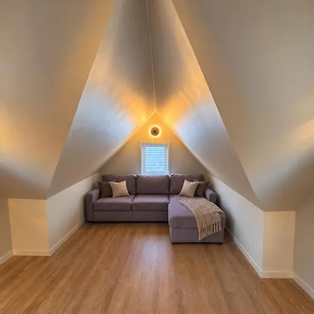 Spacious 3 Bedroom In Apartament