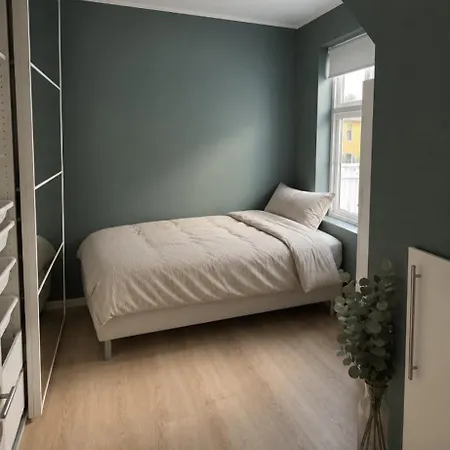 Spacious 3 Bedroom In Apartament *