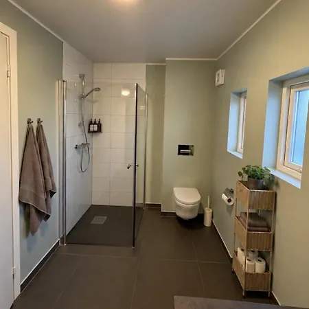 Apartament Spacious 3 Bedroom In *