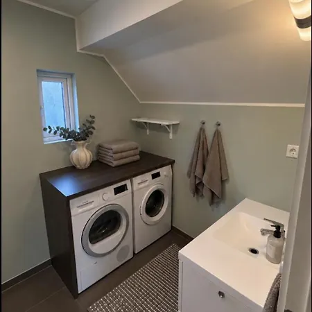 Spacious 3 Bedroom In Apartament Stavanger